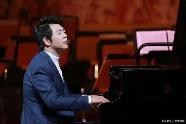 Déantar Ceolchoirm Rómánsúil Rómánsúil Pianó Lang Lang i Guangzhou